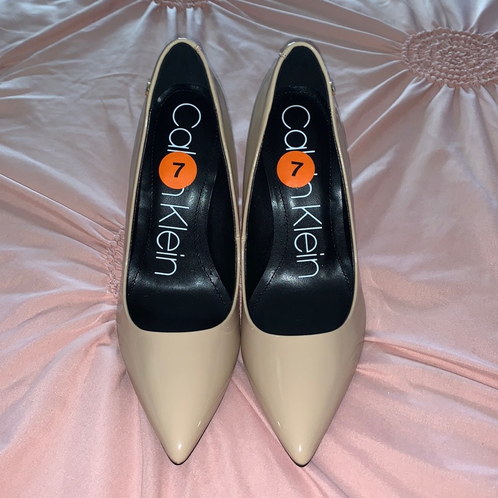 Pump heels